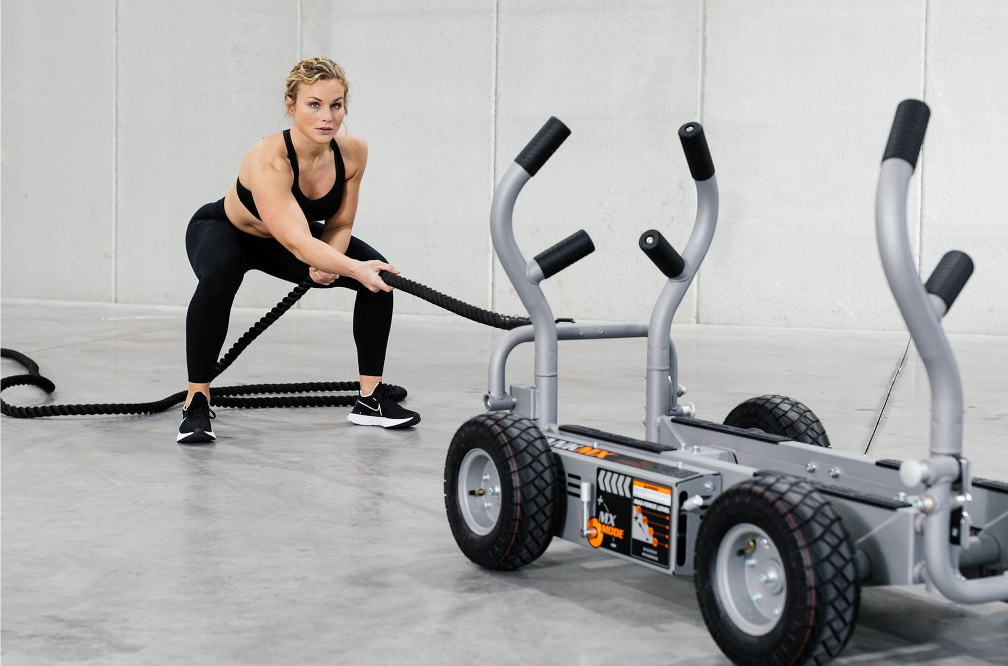 Woman Pulling TANK MX With TANK Tow Rope<black>